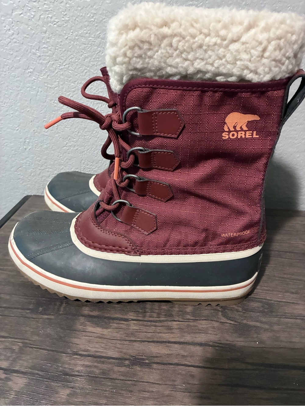 SOREL Womens Carnival Waterproof Sz 7.5 Winter Boots